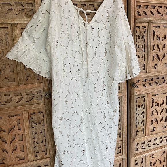 Fun summer dress. Beach cover up, or over shorts and a sexy lace top. - Picture 2 of 6